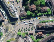 Die Bushaltestelle «Pilatusplatz» an der Obergrundstrasse wird verlängert. Die Tankstelle wird demontiert.