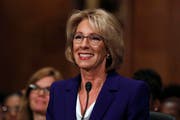 Umstritten: Betsy DeVos, Bildungsministerin. (Bild: Erik Lesser/Keystone)
