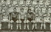 Christoph Gilli (untere Reihe, Zweiter von rechts) bei der Teampräsentation des FC Luzerns für die Saison 1992/93 in der NLB. (Archivbild Neue LZ)