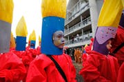 So schön kann die Fasnacht sein: In Hünenberg gab es gestern viel zu sehen. (Bild: Stefan Kaiser)