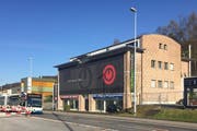 Musik Hug will auf kommenden Juli in dieses Gebäude an der Luzernerstrasse 45 in Ebikon einziehen. (Bild: René Meier / luzernerzeitung.ch)