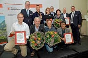 Die Preisträger des KMU-Anerkennungspreises des Obwaldner Gewerbeverbandes. (Bild Robert Hess)