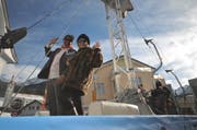 Russische Touristen auf dem Wagen Andersmatte. (Bild Urs Hanhart)