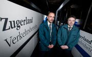Alexander Dittrich, links, und Michael Heuschkel aus Deutschland sind Busfahrer bei den Zugerland Verkehrsbetrieben. (Bild Stefan Kaiser/Neue ZZ)