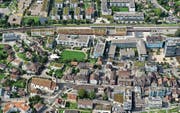 Baar (im Bild eine Luftaufnahme des Zentrums) denkt seine räumliche Zukunft neu. (Bild: Andreas Busslinger/PD)
