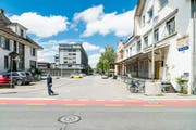 An der Industriestrasse soll ein neues Wohn- und Arbeitsquartier entstehen. Vorgesehen sind 160 Wohnungen und 200 Arbeitsplätze. (Archivbild Roger Grütter)