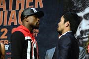 Floyd Mayweather (links) und Manny Pacquiao stehen sich bald auch im Boxring gegenüber. (Bild: EPA / Michael Nelson)