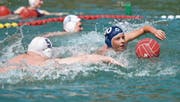 Reto Beeler (vorne l., Team Turi-Club) hat gegen Manuel Werner (Team Phantomas) das Nachsehen. (Bild: Maria Schmid (Unterägeri, 26. August 2017))