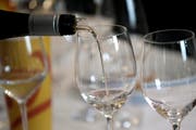 Die Luzerner Weinbauern produzieren auch dieses Jahr einige gute Tropfen. (Bild: Pius Amrein/neue LZ)