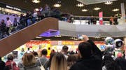 Dieses Bild wurde von einem Augenzeugen während der Evakuierung aufgenommen. (Bild: Screenshot Video Dominik Wunderli (Ebikon, 8. November 2017))