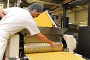Blick in die Produktion von Hug in Malters. (Bild Roger Grütter/Neue LZ)