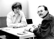 Die beiden Redaktoren Gerhard Oswald (links) und Josias Clavadetscher in den Siebzigerjahren. (Archivbild Neue SZ)