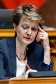 Sie wird noch eine Knacknuss für Justizministerin Simonetta Sommaruga: die Umsetzung des Verfassungsartikels gegen die Masseneinwanderung. (Bild: Keystone/Peter Klaunzer)