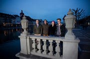Die Mitinitianten Nico Planzer, Roman Stadelmann, Lea Fuchs und Till Hächler vor der Jesuitenkirche in Luzern. (Bild: Manuela Jans / Neue LZ)