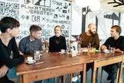 Karls Kraut trifft Neubad (von links): Laura Röösli, Co-Leiterin Neubad-Gastro, Patrick Schwehm, Neubad-Chefkoch, Corinne Wittinger und Jonas Käppeli von Karls Kraut sowie Laurin Schwob, Co-Leiter Neubad-Gastro. (Bild: PD)
