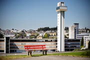Weil er einen Groll gegen die Firma Schindler in Ebikon hegt, hat ein ehemaliger Mitarbeiter in Tokio Lifte lahmgelegt. Im Bild die Firma Schindler in Ebikon. (Bild: Pius Amrein / LZ)