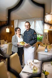 Susanne und Werner Häcki vom Restaurant Sternen in Buochs mit ihrem «Stunggis», der auch einen Stern verdient. (Bild: Roger Grütter / Neue LZ)