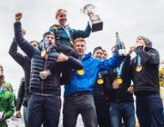Die Gewinner freuen sich sichtlich. (Bild: Lorenz Richard/Red Bull)