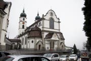 Die Pfarrkirche Eschenbach von der Strasse aus gesehen. (Bild: Corinne Glanzmann (16. Februar 2018))