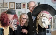 Magi Ochsenbein und Sigi Widmer in dessen Atelier an der Frankenstrasse. Beide waren schon bei der Gründung der Kult-Ur-Fasnächtler dabei. (Bild: Corinne Glanzmann (Luzern, 3. Februar 2018))