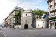 Der zehnte Museggturm - und wie er sich heute neben dem Restaurant Lapin präsentieren würde. (Visualisierung Joe Rohrer/www.bildebene.ch)