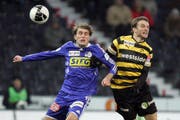 Luzerns bester Spieler Lustenberger (l.) im Duell mit YB's Christian Schneuwly. (Bild EQ)