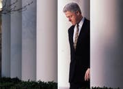 Ein Sonderermittler hatte nach jahrelangen Untersuchungen Bill Clintons präsidiale Frauengeschichten ans Licht gebracht. (Bild: J. Scott Applewhite/AP (Washington, 11.12.1998))