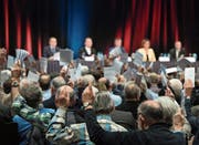 Kein Thema treibt die Aktionäre derart um wie Vergütungen für Management und Verwaltungsrat. (Bild: Peter Schneider/Keystone (Thun, 2. Dezember 2016))