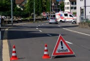 Temporärer Einspur-Betrieb auf der Artherstrasse. (Bild: Geri Holdener, Bote der Urschweiz)