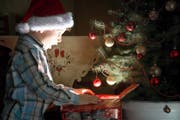Wie hoch der Rabatt für das Geschenk war, spielt den Kindern schliesslich keine Rolle; Hauptsache, es stand ganz oben auf der Wunschliste. (Bild: Getty)