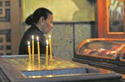 Eine koptische Christin beim Gebet. (Bild: Katharina Eglau)