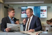 Chefredaktor Jérôme Martinu im Gespräch mit Nationalratspräsident Jürg Stahl (SVP). (Bild: Dominik Wunderli (Luzern, 13. November 2017))