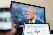 Die SRG wirbt unter der Führung von Generaldirektor Roger de Weck für eine flächendeckende Billag-Gebühr - auch auf schriftlichem Weg. (Bild: Keystone/Jean-Christophe Bott)