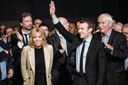 Ein untrennbares Paar – auch in der Politik: Emmanuel und Brigitte Macron. (Bild: Marlène Awaad/Getty (Le Mans, 11. Oktober 2016))