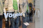 Eine Filiale von Charles Vögele in Luzern (Bild: Boris Bürgisser/LZ)