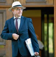 Prominenter Whistleblower: Ex-Julius-Bär-Manager Rudolf Elmer; hier vor dem Obergericht in Zürich. (Bild: Walter Bieri/Keystone (23. August 2016))