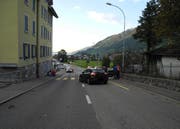 Beim Unfall in Goldau ist ein Autofahrer in das stillstehende Fahrzeug vor ihm geprallt. (Bild: Kantonspolizei Schwyz)