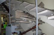 Der Arbeiter hatte Glück, dass er beim Einsturz des Treppenhauses nur leicht verletzt worden ist. (Bild Feuerwehr Horw)