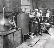 Brennerei Josef Nussbaumer-Landolt an der Ägeristrasse 40 in Zug, 1918–1931: Nussbaumer kaufte die Brennerei 1918 von Caspar Keiser ab. (Bild: Landwirtschaftliches Bildungs- und Beratungszentrum Cham)