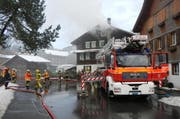 Die Feuerwehr Kerns und die Stützpunktfeuerwehr Sarnen im Einsatz. (Bild: Kantonspolizei Obwalden)