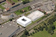 Eine Machbarkeitsstudie zeigt, wie der Neubau der Musikhochschule (links) neben dem Südpol vom Volumen her aussehen könnte. (Bild: PD / Hochschule Luzern)
