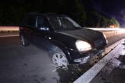 Die 19-jährige Autolenkerin verlor die Kontrolle über ihr Auto und prallte mehrmals in die Leitplanken. (Bild: Luzerner Polizei)