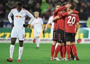 RB Leipzig mit Ibrahima Konaté (links) verliert bei Freiburg 1:2. (Bild: Patrick Seeger/Keystone (Freiburg, 20. Januar 2018))