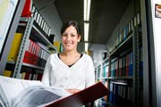 Martina Jossen absolviert den praktischen Teil ihrer Ausbildung nur in Englisch. (Bild Stefan Kaiser/Neue ZZ)