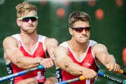 Die beiden Schweizer Roman Röösli (rechts) und Barnabé Delarze im Doppelzweier. (Bild: Keystone, 7. Juli 2017)