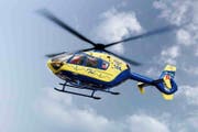 Der Helikopter des Typs EC135 - HB ZJE der Alpine Air Ambulance im Einsatz. (Bild: PD)
