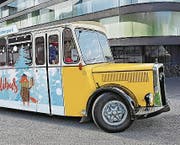 In Stans fahren die Kinder im Oldtimerbus ins Märliland. (Bild: PD)