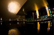 Das Neujahrsfeuerwerk von 2009 beim KKL. (Bild Philipp Schmidli/Neue LZ)