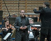 Countertenor Stefan Wieland, begleitet vom Luzerner Sinfonieorchester, überzeugte mit Virtuosität und Charme. (Bild: Pius Amrein (28. Juni 2017))