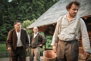 Souveräner Profi unter teils umwerfend guten Laien: Bernhard Schneider als Ueli. (Bild: Markus Flück)